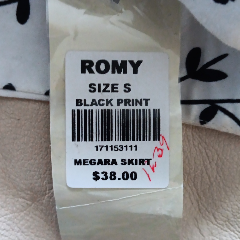 Romy Black and White skirt Small NWT - Picture 6 of 6